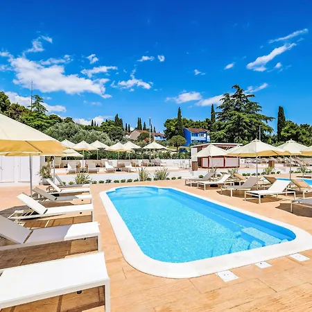 Medena-2 By Interhome شقة